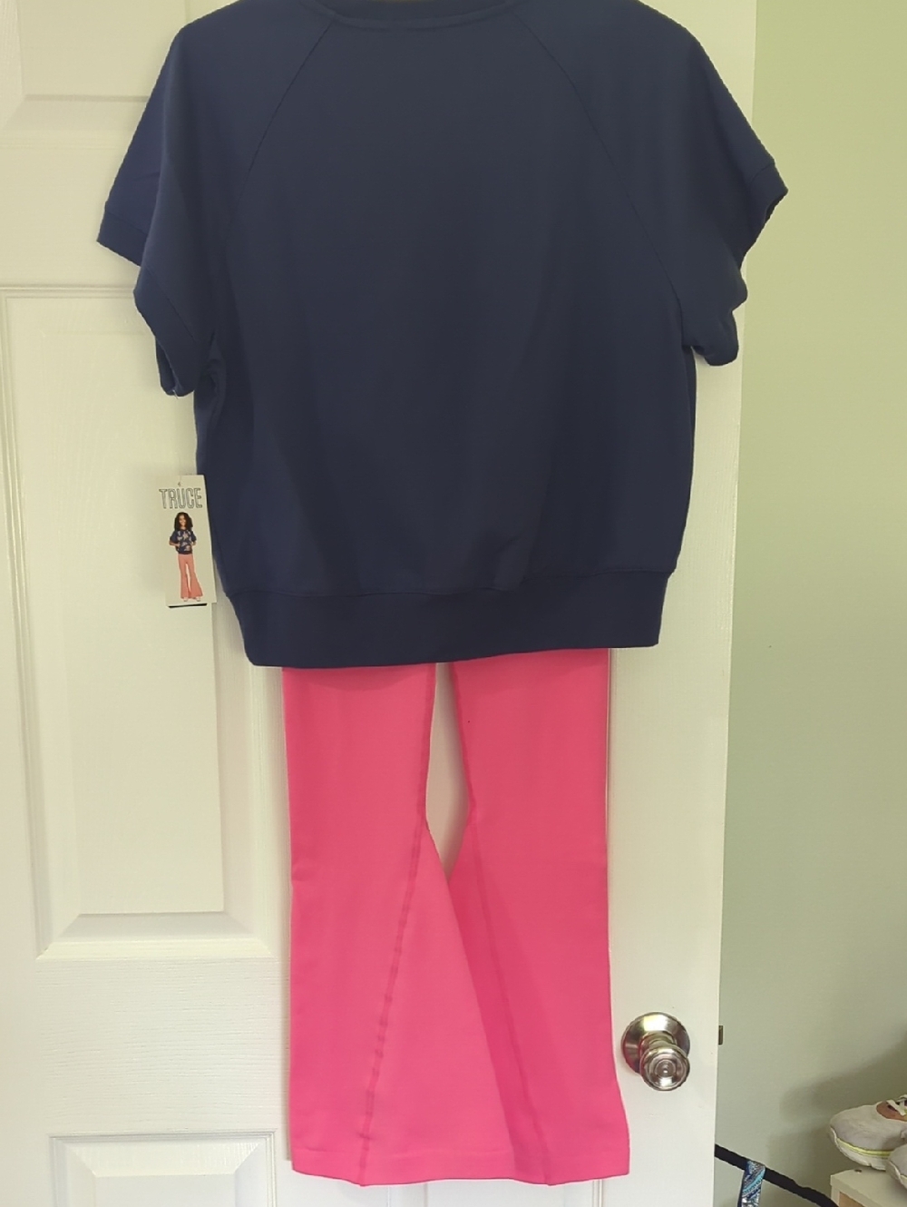 NWT Navy Floral Embroidered Sweatshirt with Hot Pink Flare Leggings Size Medium - Picture 6 of 10